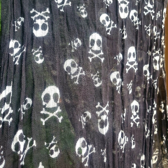 Distressed Sheer Skull Scarf - Picture 2 of 2